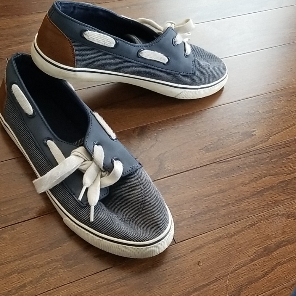 Boys shoes